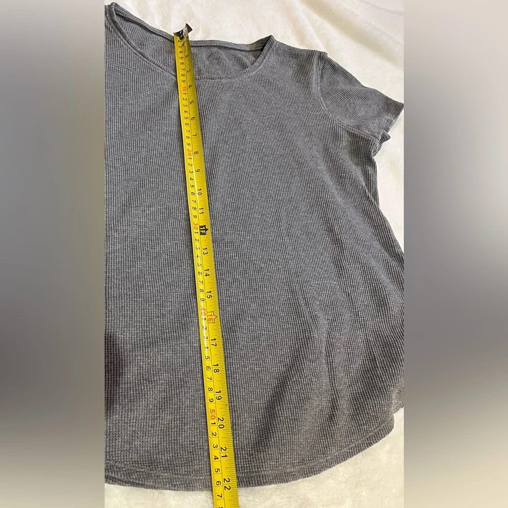 2 Lululemon women’s Love Crew III waffle Heathered Grey knit tshirts P2P 20” - Picture 4 of 9